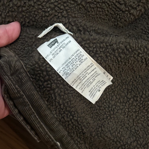 Levi's men's corduroy Sherpa lined trucker jacket in brown. - Picture 6 of 8